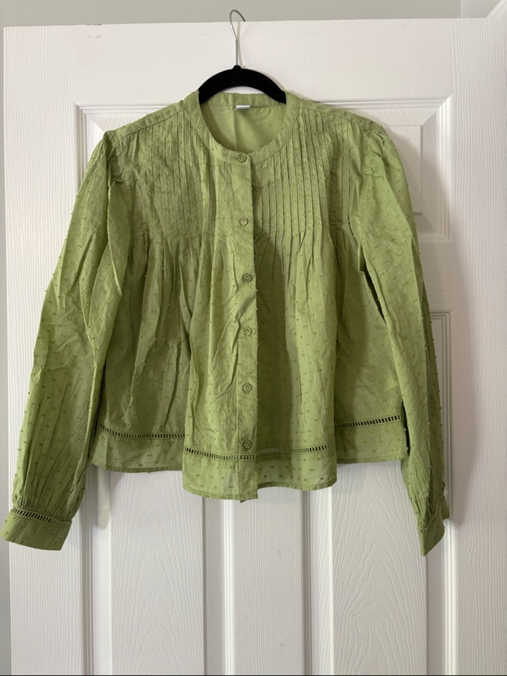 Old Navy Light Green Eyelet Button-Front Blouse